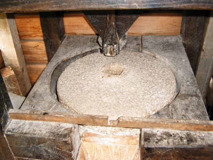 Нишевићи Гомјеница камен млина